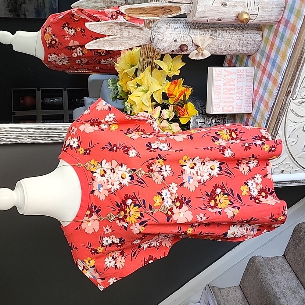 NWT Ann Taylor Loft Floral Tee Size Medium